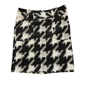 GO International Women's Black & White Houndstooth‎ Corduroy Mini Skirt. Size 7